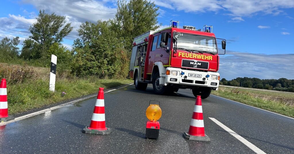 Ist möglicherweise ein Bild von Krankenwagen und Straße