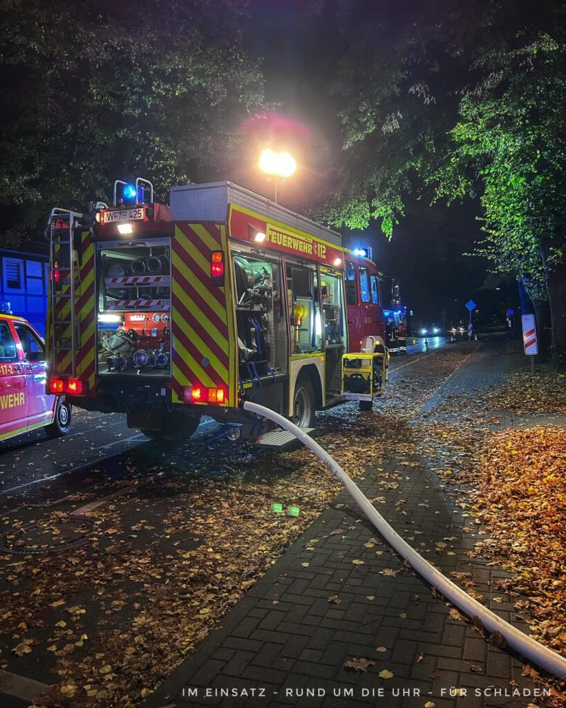 Ist möglicherweise ein Bild von Krankenwagen und Text