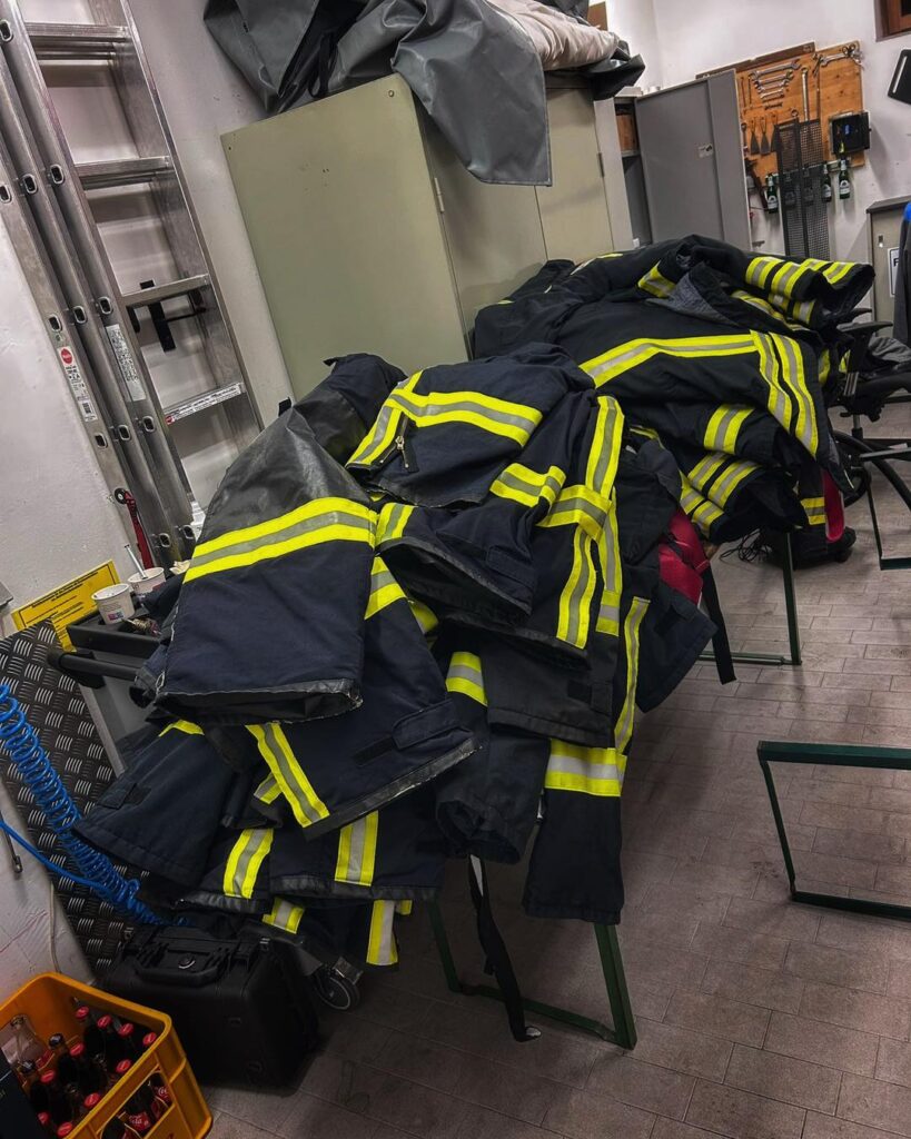 Ist möglicherweise ein Bild von Werkzeugtasche und Text