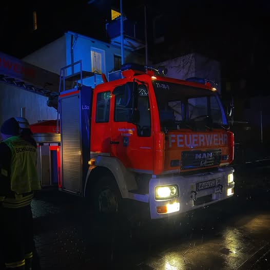 Ist möglicherweise ein Bild von Krankenwagen