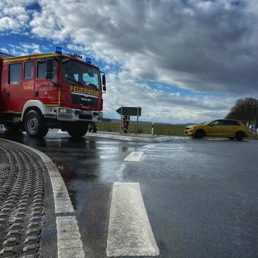 Ist möglicherweise ein Bild von Krankenwagen